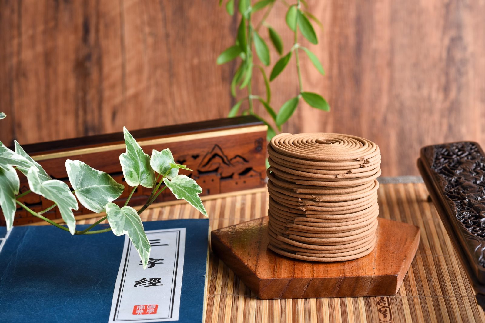 Nhang trầm hương khoanh Kim Li&ecirc;n 4 giờ 48 khoanh