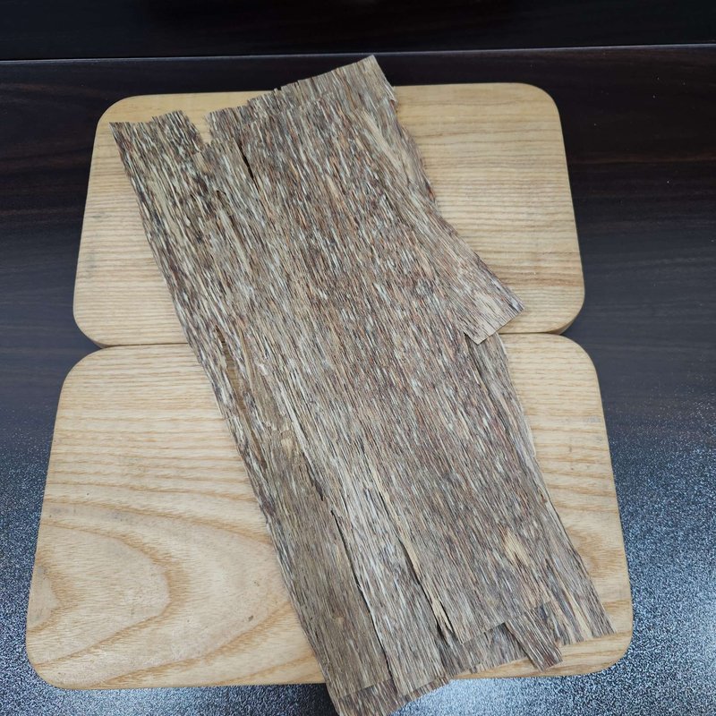 Agarwood | Flat oud 1C | soft woody | 1 gram