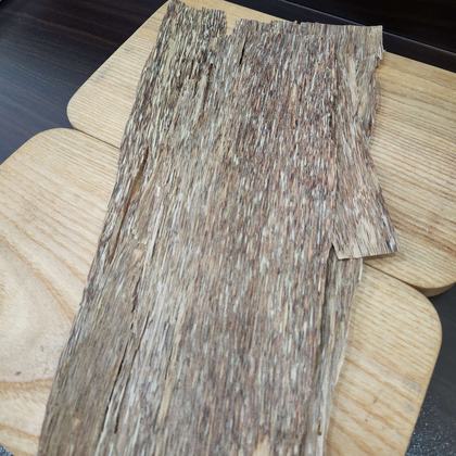 Trầm sánh mỏng mùi gỗ trầm ngọt nhẹ
