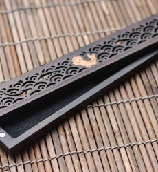 Khay gỗ chữ nhật dùng cho nhang không tăm và nhang nụ – đen - nhiều họa tiết đặc biệt